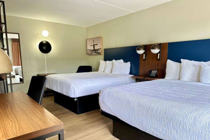 2 Queen Beds Deluxe Room (8 of 11)
