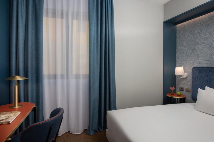 Room 35 of 79