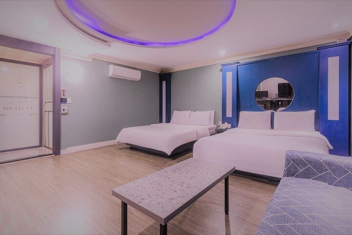 Room 33 of 44