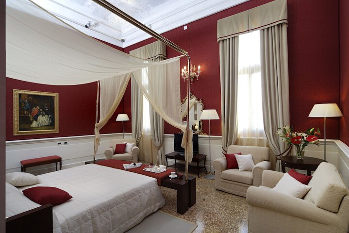 Room 42 of 290