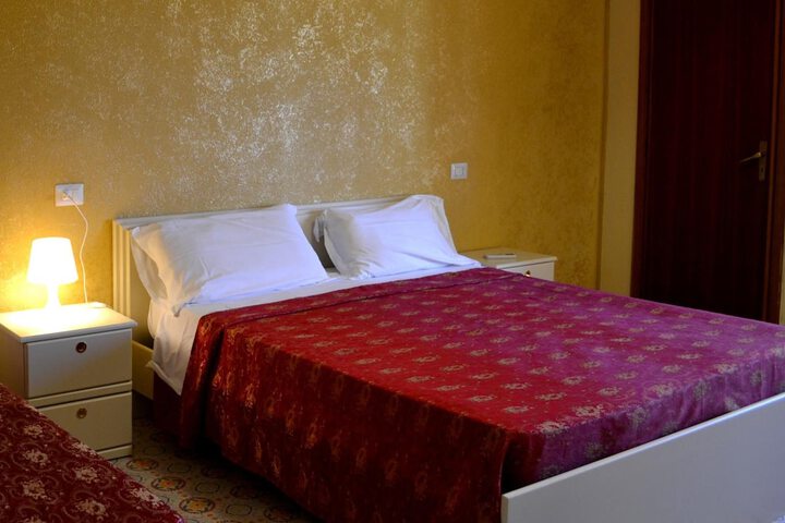 Room 15 of 48