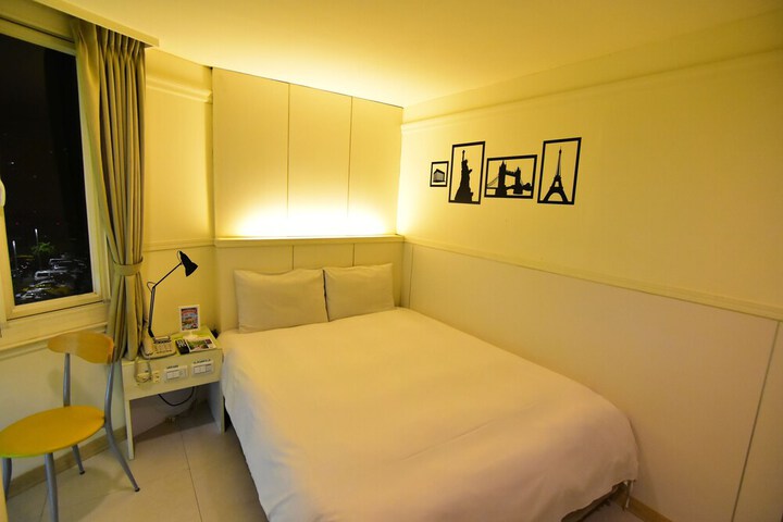 Room 14 of 45