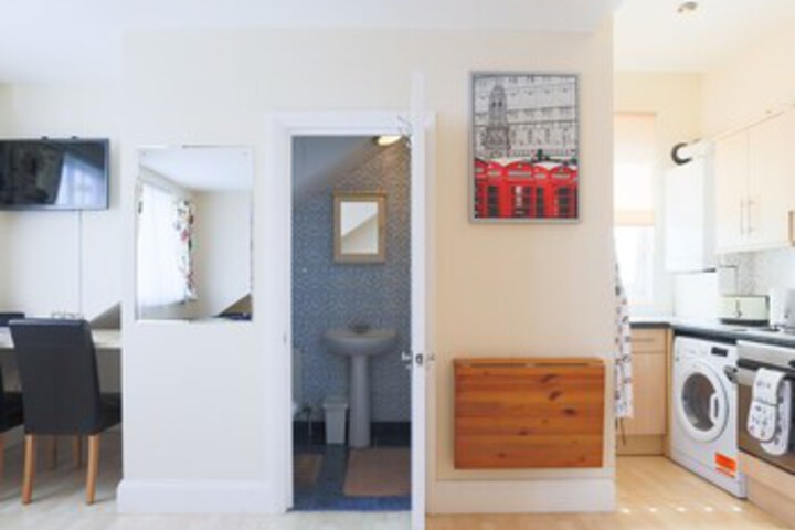 Room 7 of 28