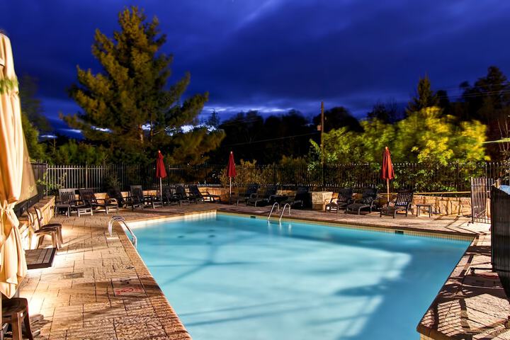 Pool Hotel