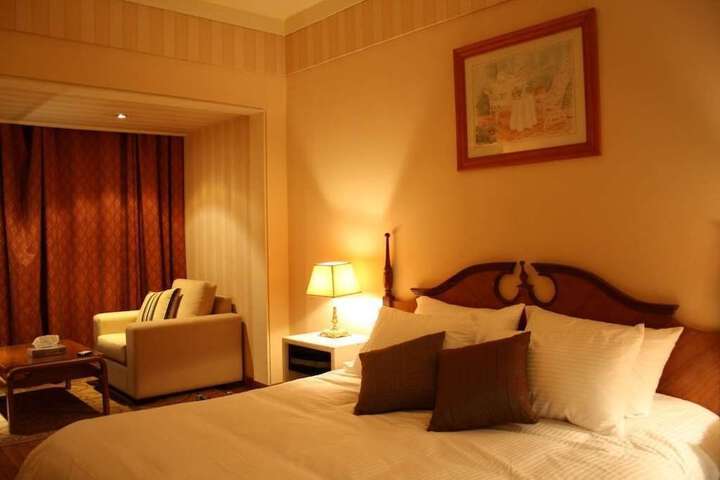 Room 11 of 22