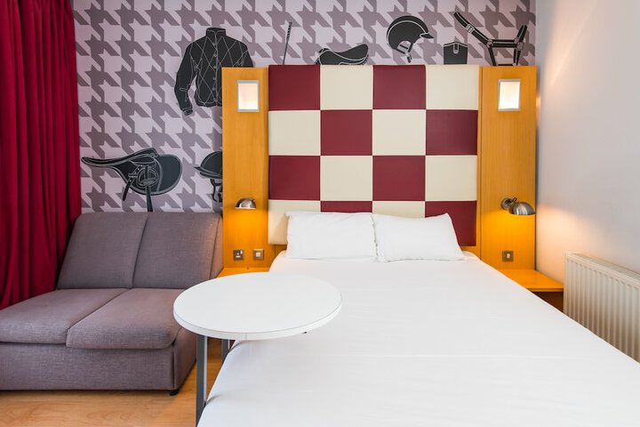 Room 9 of 72