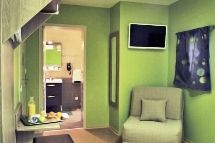 Room 18 of 32