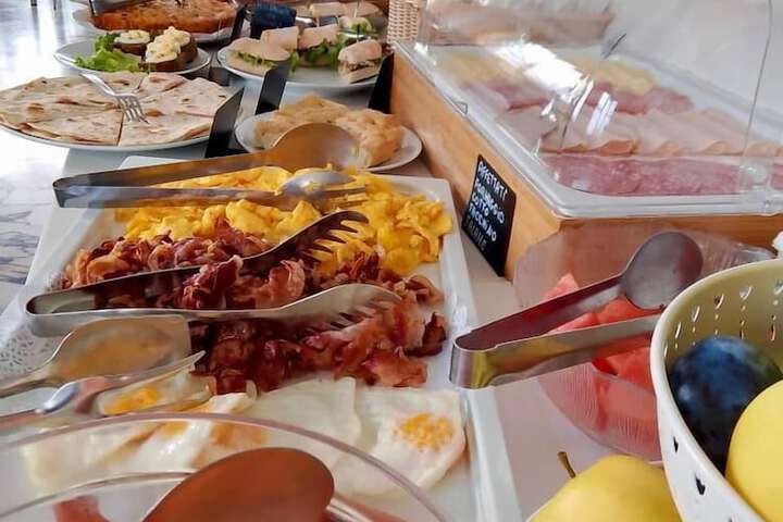 Breakfast/Coffee Service 36 of 60