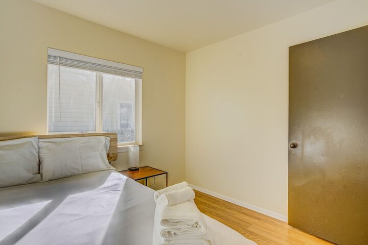 Room 6 of 33