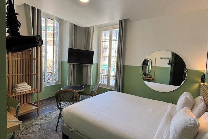 Room 14 of 76