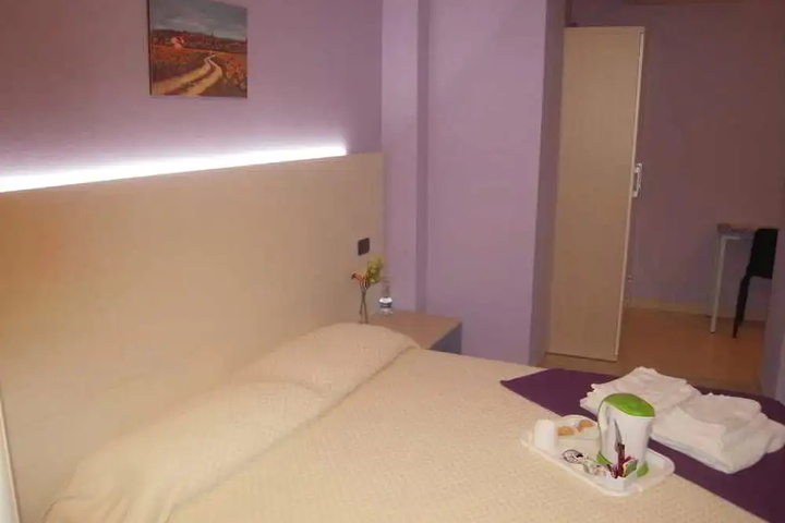 Room 5 of 16