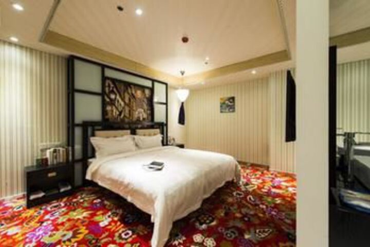Room 13 of 26