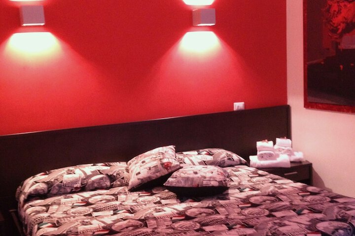 Room 6 of 63