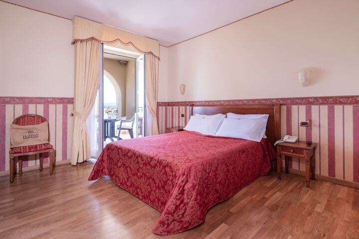 Room 4 of 48