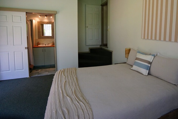 Room 9 of 33