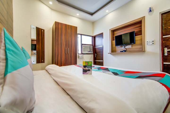 Room 9 of 20