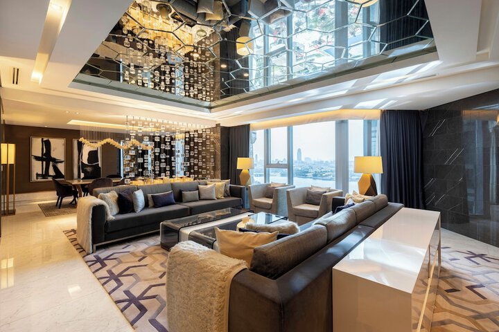 Room 43 of 170