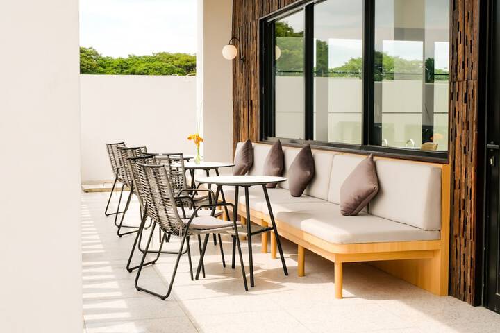 Terrace/Patio 4 of 8
