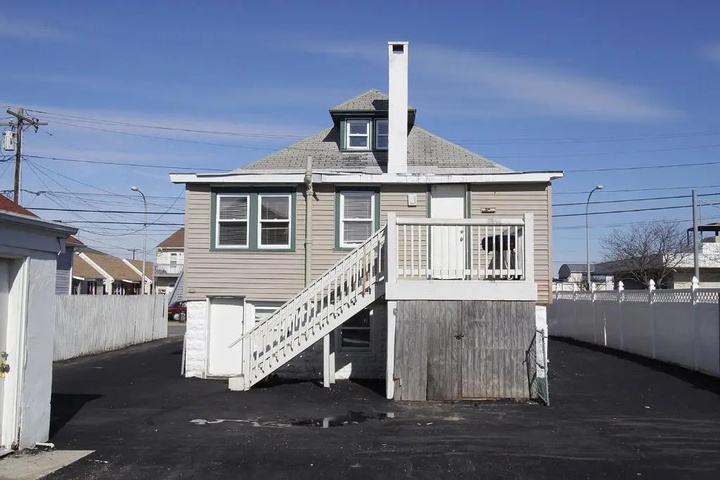 Exterior of Shore Beach Houses - 119 F Franklin Avenue