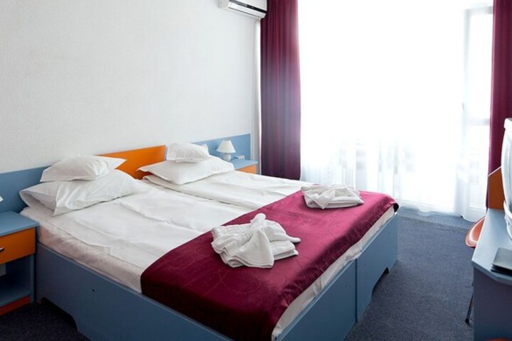 Room 5 of 38