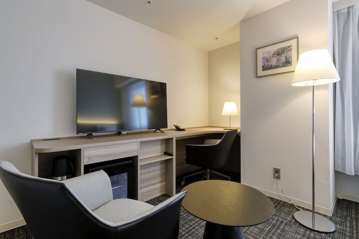 Room 26 of 47