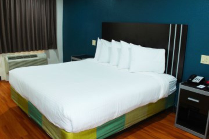 Room 11 of 27