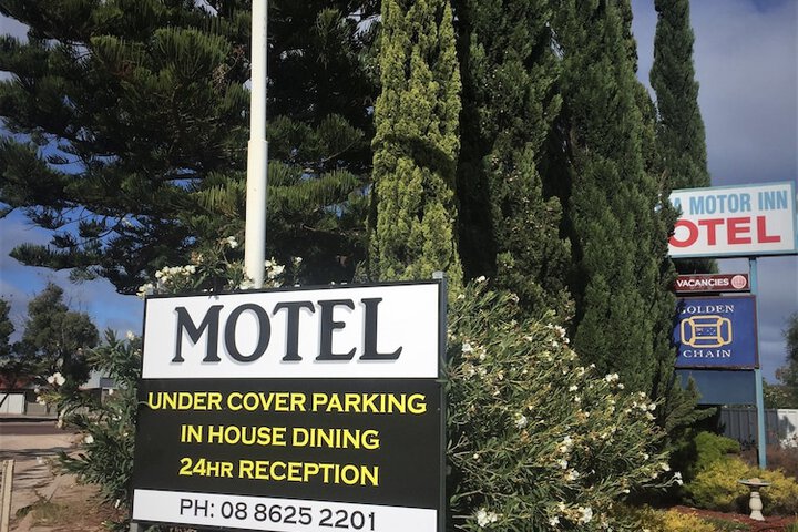 Hotel Exterior 65 of 69