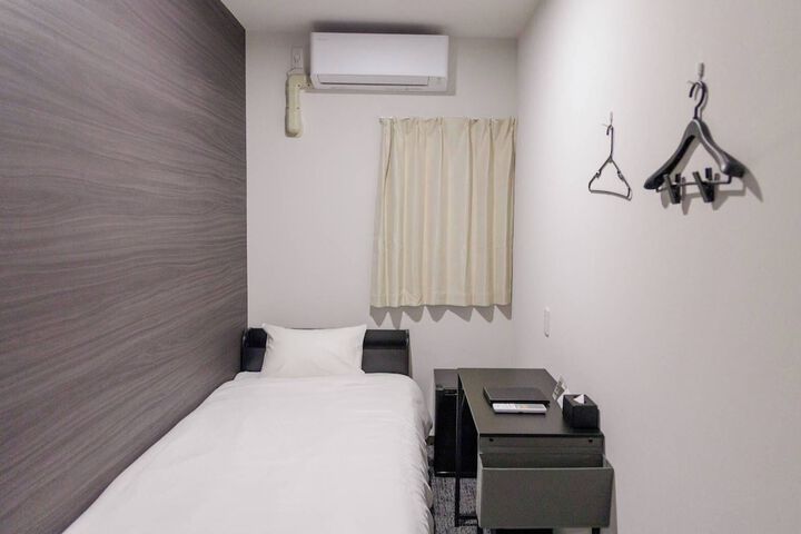 Room 9 of 14