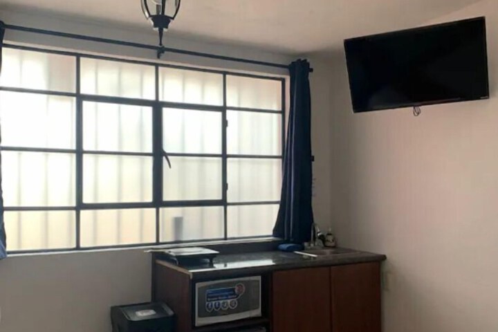 Room 9 of 34