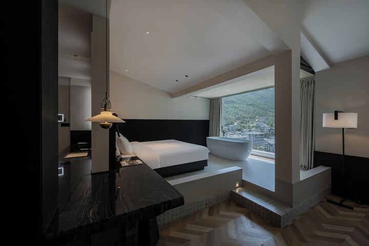 Room 29 of 143