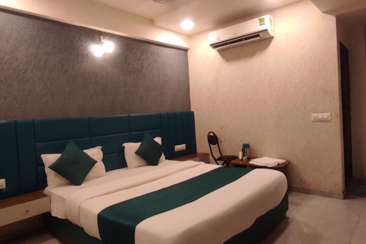 Room 13 of 44