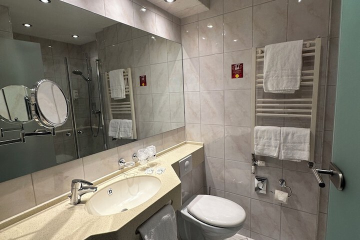 Room 14 of 17