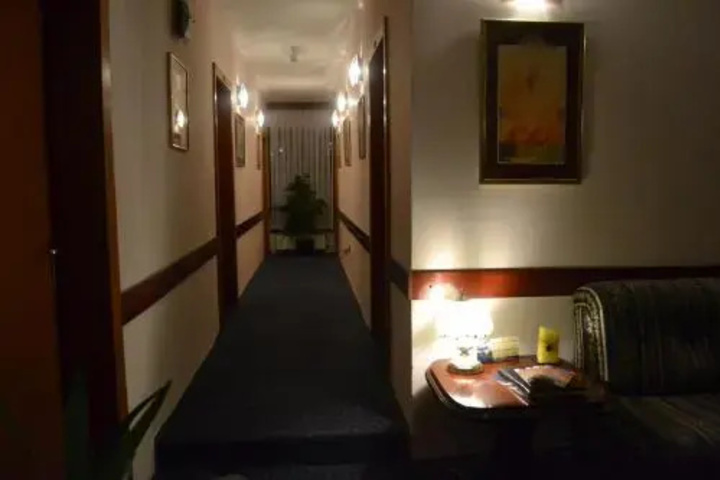 Room 9 of 13