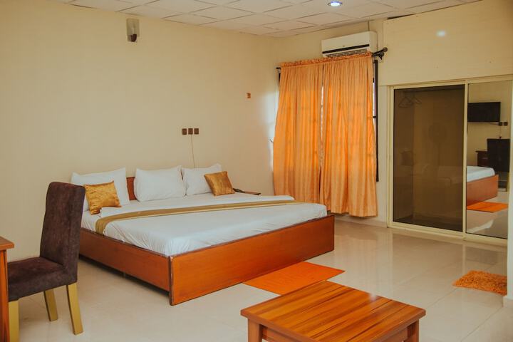 Room 3 of 27