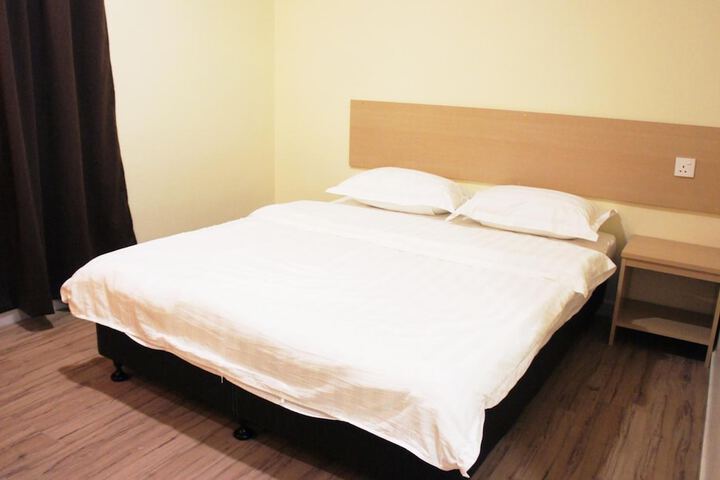 Room 7 of 24