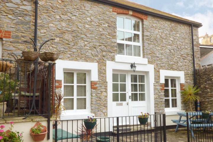 1 OLD MILL COURT