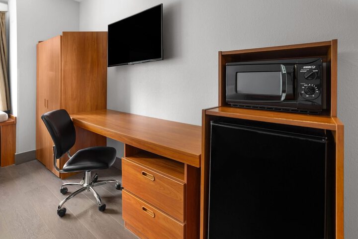 Room 10 of 26
