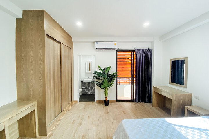Room 9 of 36