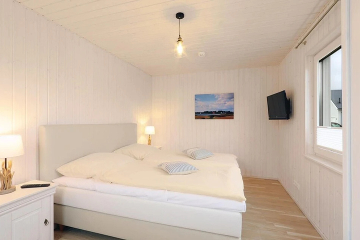 Room 6 of 14