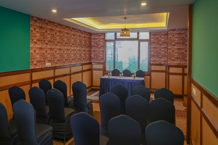 Business Center 68 of 70