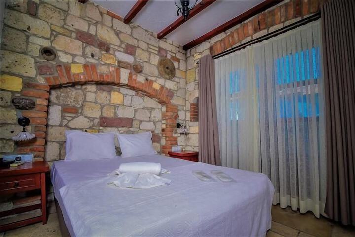 Room 6 of 15