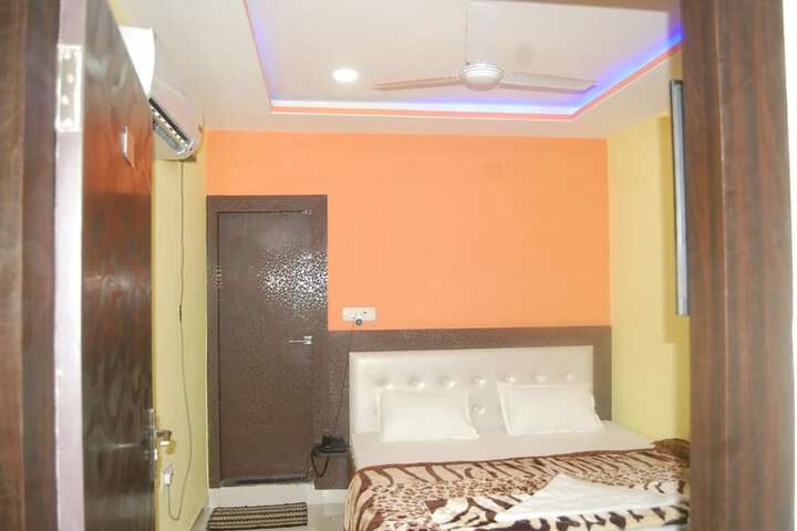 Room 16 of 50