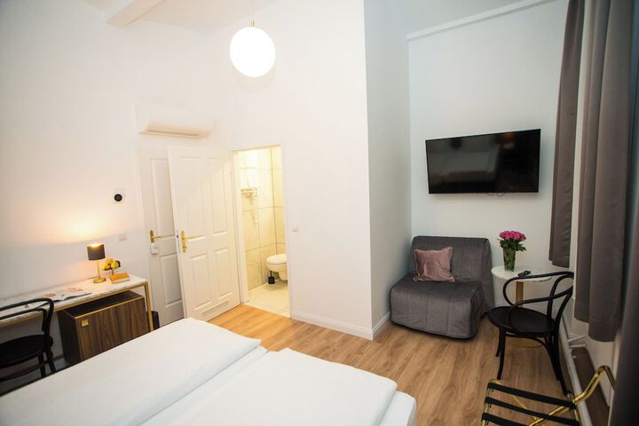 Room 17 of 29