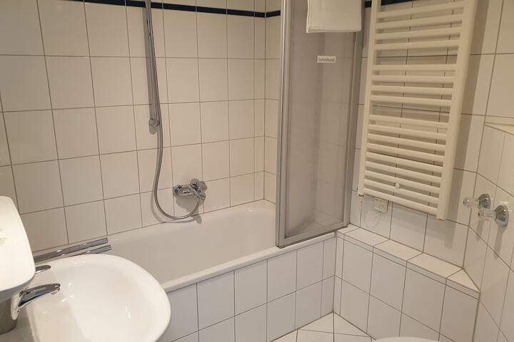 Room 34 of 85