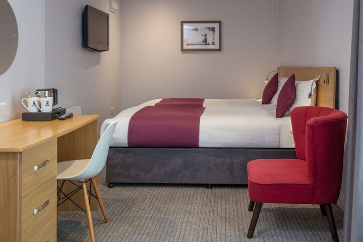 Room 43 of 102