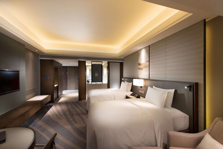 Room 13 of 87