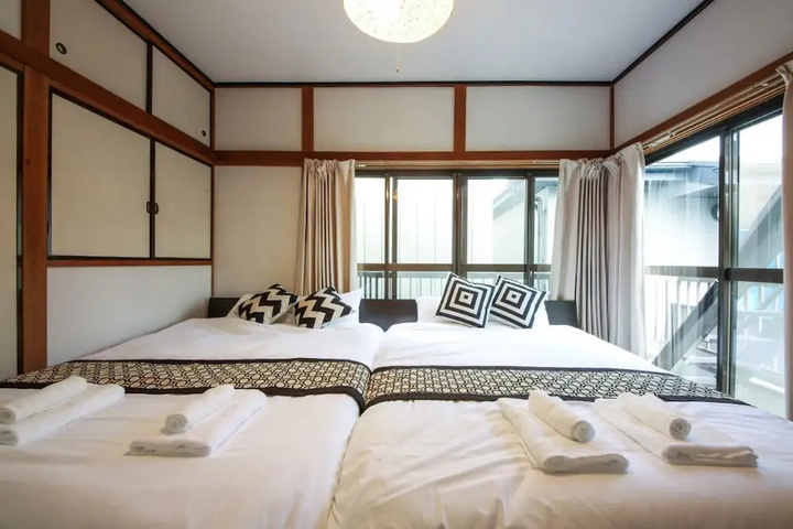 Room 4 of 13