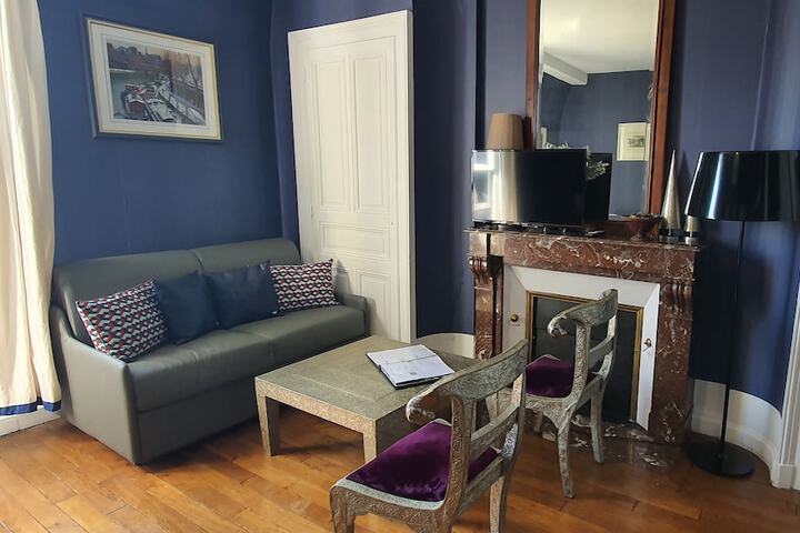 Room 27 of 193
