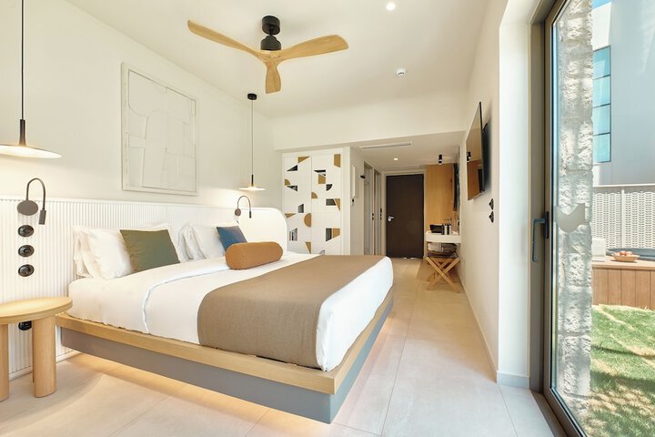 Room 27 of 182