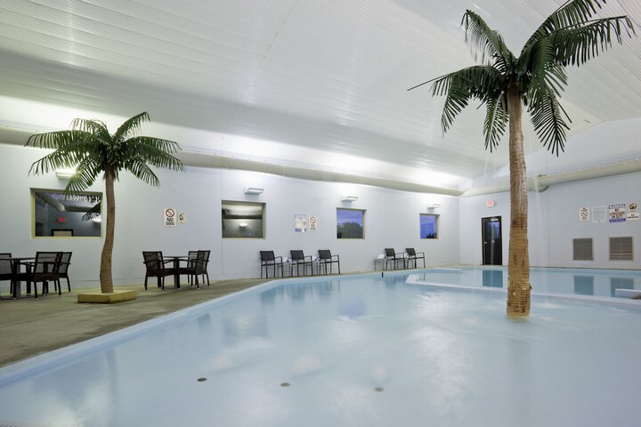 Hotel Pool